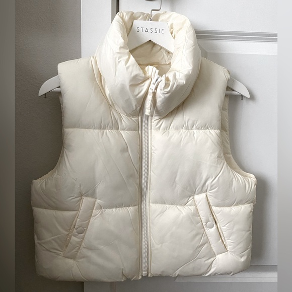 American Eagle Outfitters Jackets & Blazers - American Eagle puffer vest!